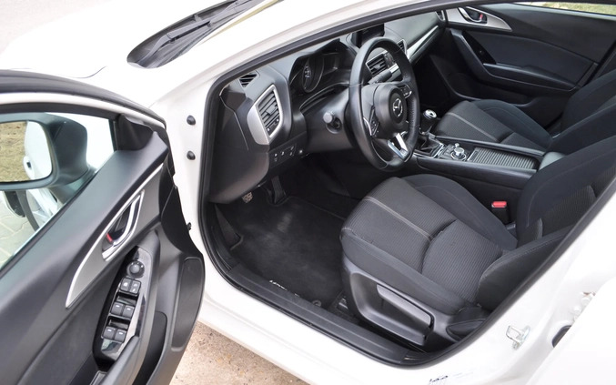 Mazda 3 cena 68800 przebieg: 90000, rok produkcji 2018 z Tarnobrzeg małe 781